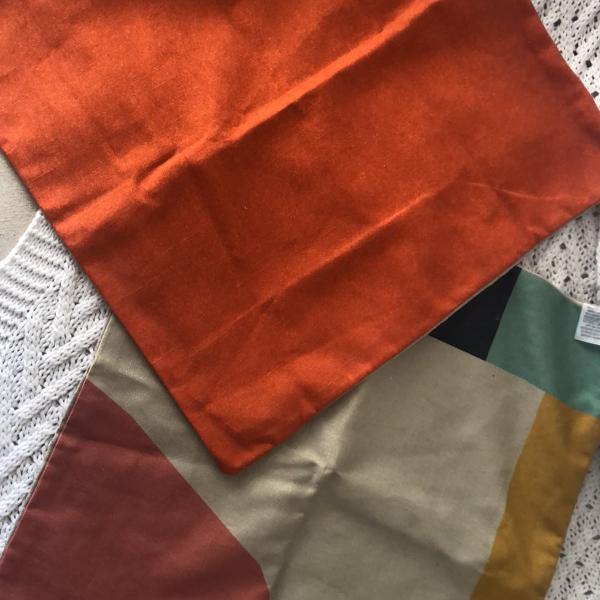 capa de almofada em linho colorido