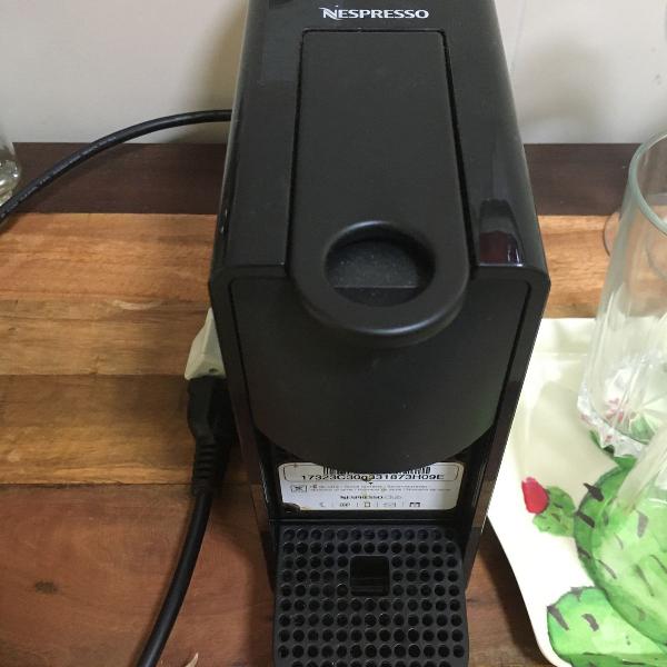 máquina de café nespresso essenza mini