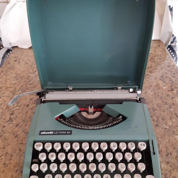máquina de escrever olivetti lettera 82