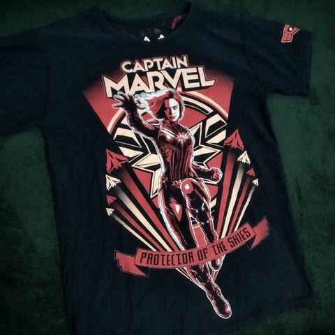 Camiseta Dupla Face Capitã Marvel