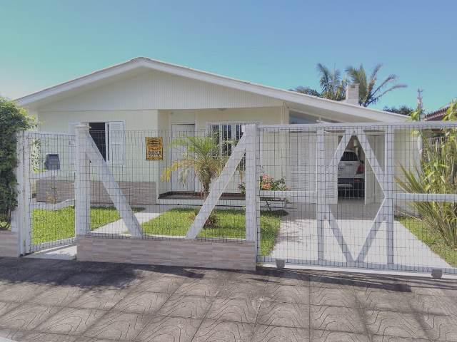 Casa para venda com 96 metros quadrados com 3 quartos em