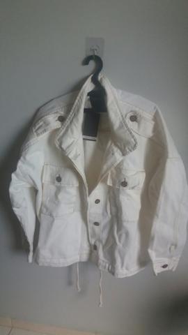 Jaqueta branca linda de qualidade Nova