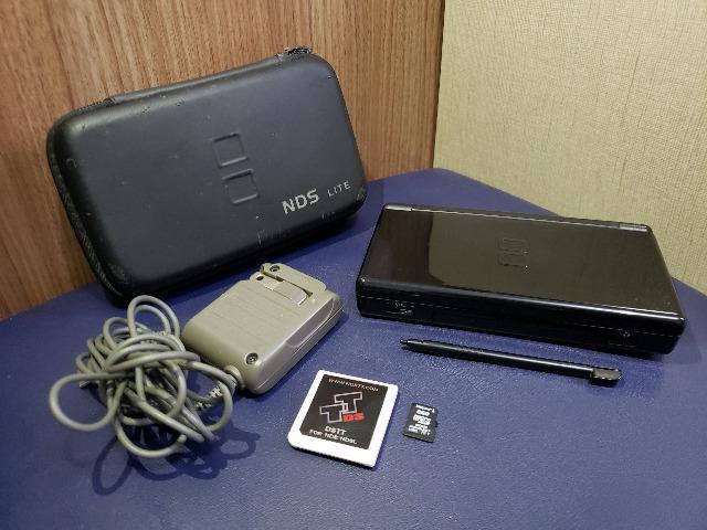 Nintendo Ds Lite Preto C/ Carregador + Cartão 2gb + Case
