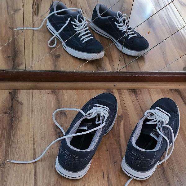 Skechers tênis azul marinho com solado branco