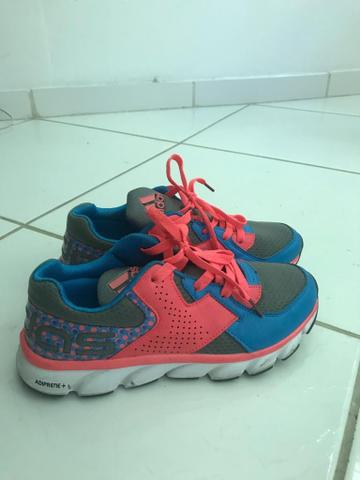 Tênis adidas seminovo Unissex