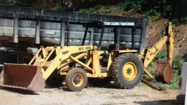 Troca ou vendo Retro escavadeira mf 86HS ano 2000