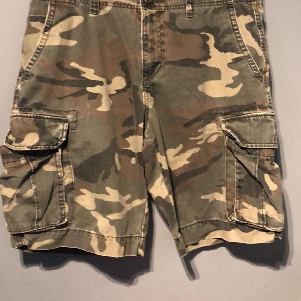 bermuda cargo camuflada old navy