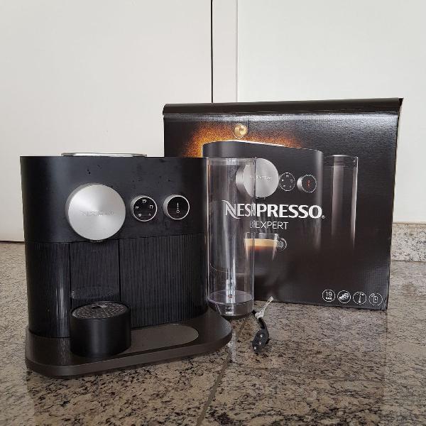 cafeteira nespresso expert novinha