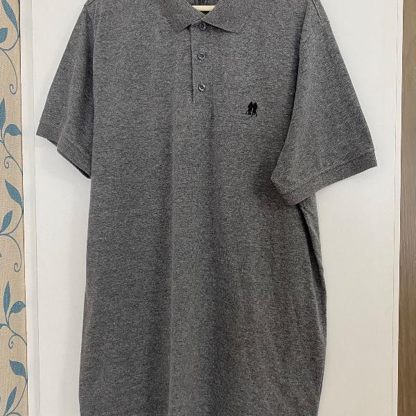 camisa polo cinza