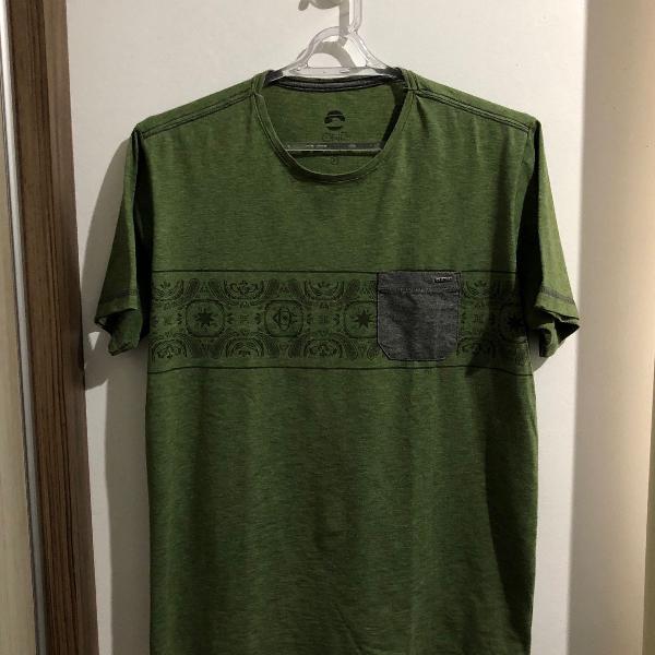 camiseta verde com estampa - p