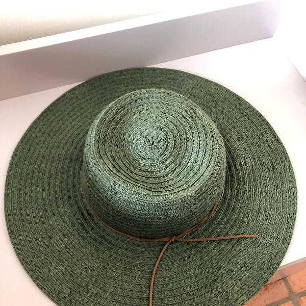 chapéu de sol na cor verde oliva