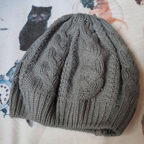 gorro feminino cinza de frio inverno neve