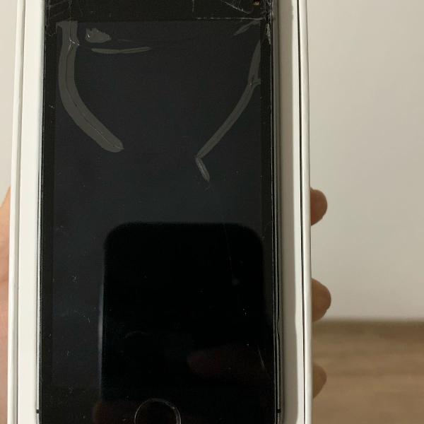 iphone 5s com tela trincada