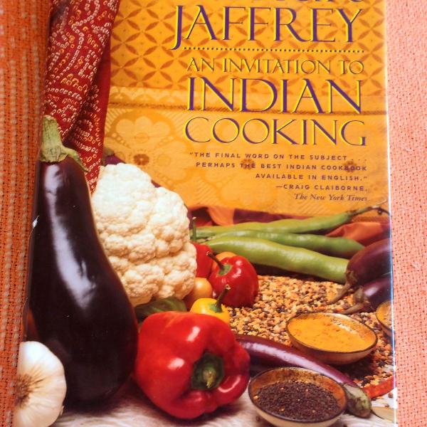 livro: an invitation to indian cooking - madhur jaffrey