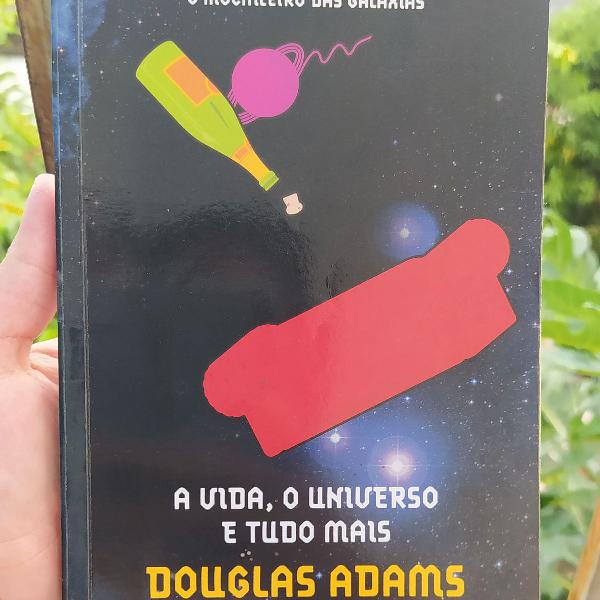 livro "o guia do mochileiro das galáxias-a vida o universo