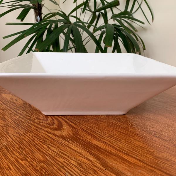 saladeira lisa de cerâmica branca