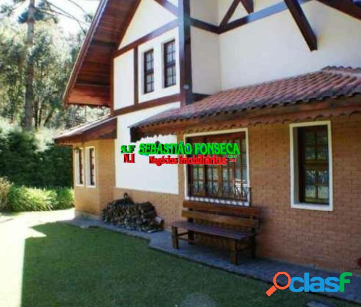Linda Casa com 5 DormitÃ³rios em Campos do JordÃ£o,