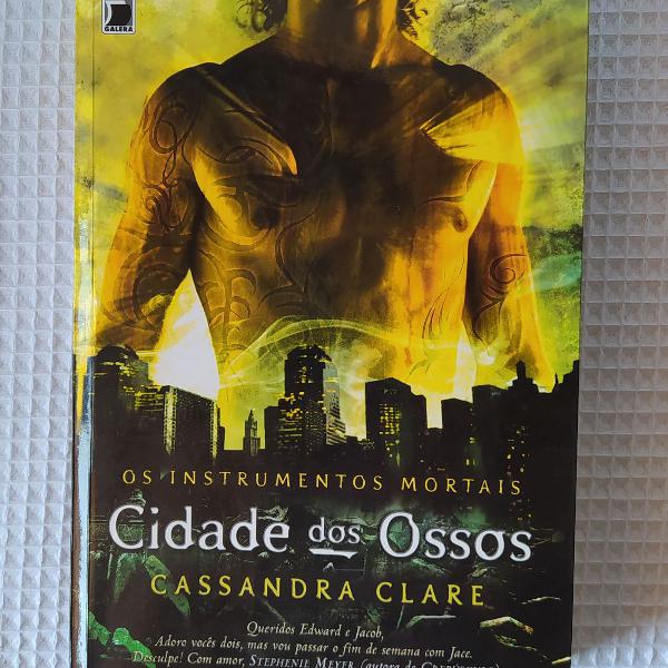 Livro Cidade dos Ossos
