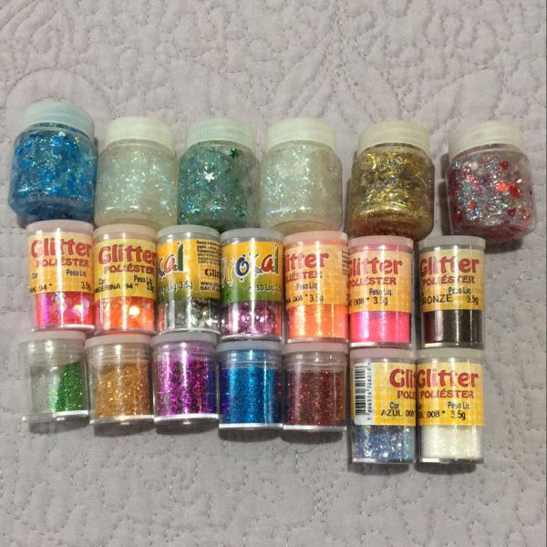 kit com 20 glitters variados - são 6 glitters cola e 14