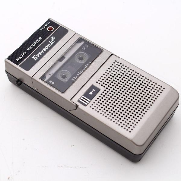 mini gravador cassete antigo