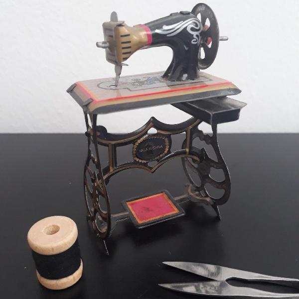 mini máquina de costura decorativa