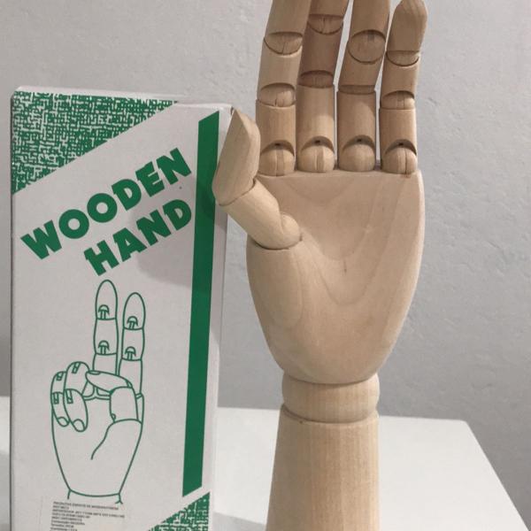 mão articulada madeira