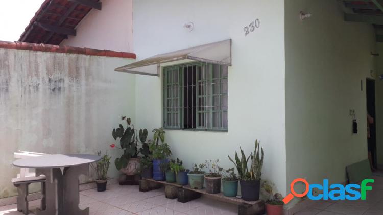 CASA ÓTIMA LOCALIZAÇÃO PRÓXIMO AO CENTRO A 500M DA PRAIA
