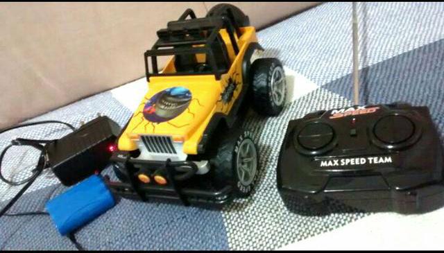 Carros controle remoto 2x$90,