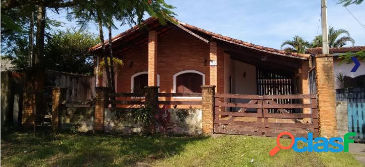 Casa com 3 dormitórios perto da praia em Itanhaém