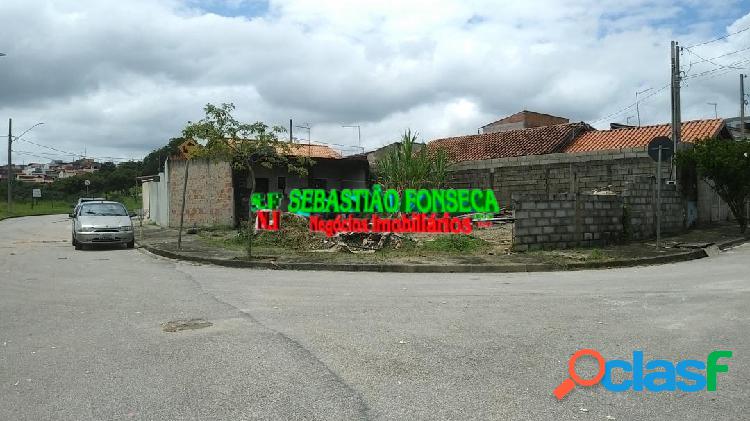 Terreno de esquina no Santa Rosa - com edícula