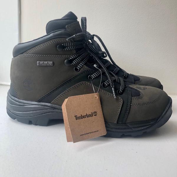 bota timberland com etiqueta