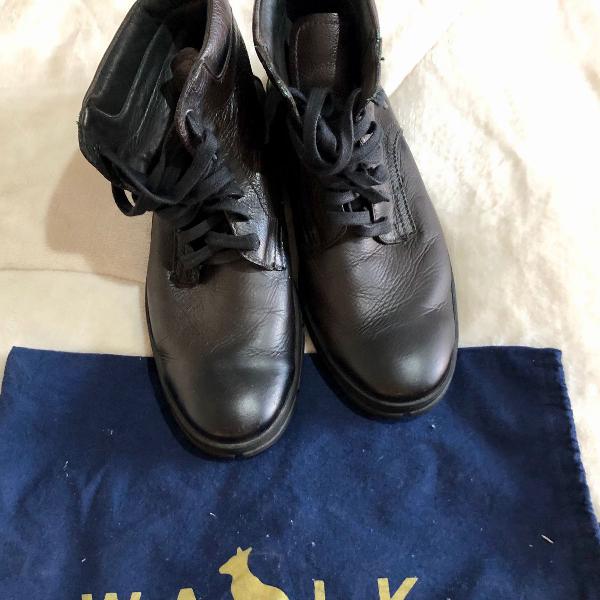botas de couro preto cano médio masculina