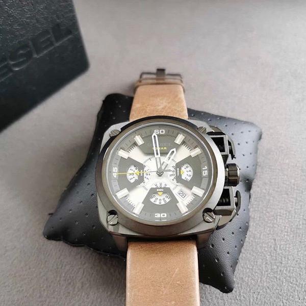 diesel 10 bar com pulseira em couro