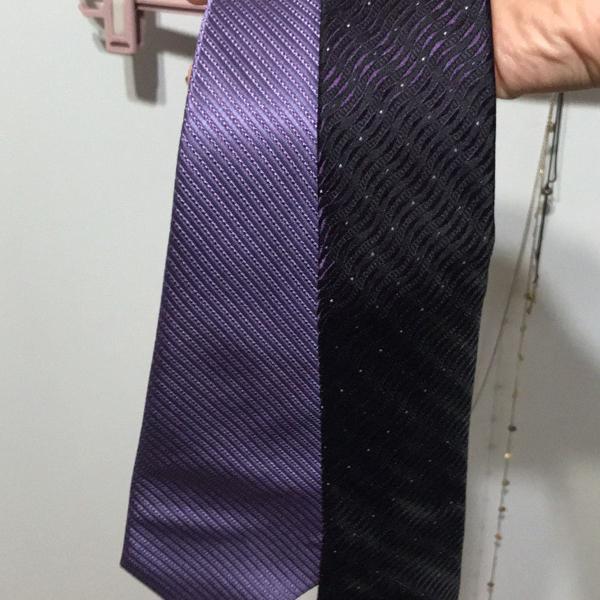kit com duas gravatas lilás (normal) e roxo (slim)