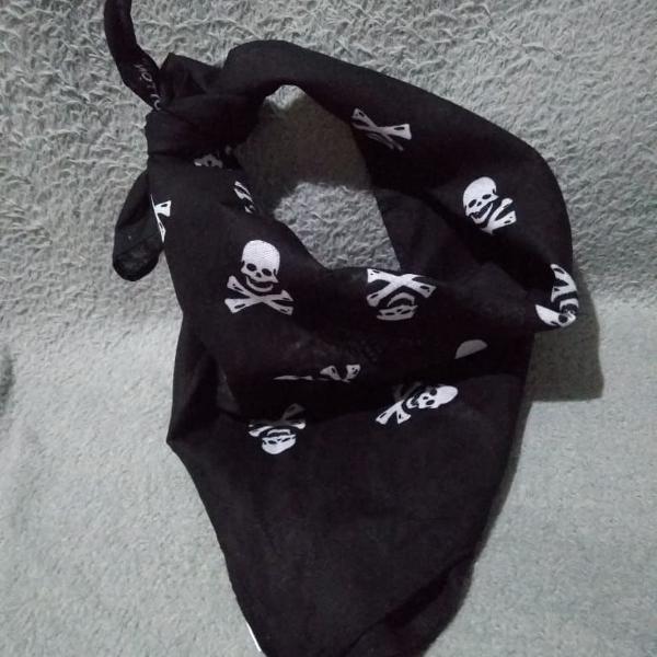 lenço bandana estampa de caveira caveirinha