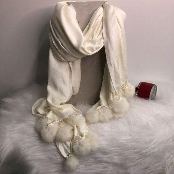 lenço com pompom
