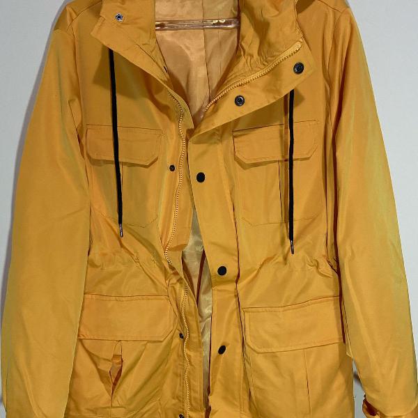 parka amarela