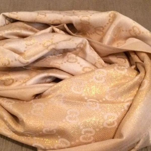 pashmina gucci bege com dourado