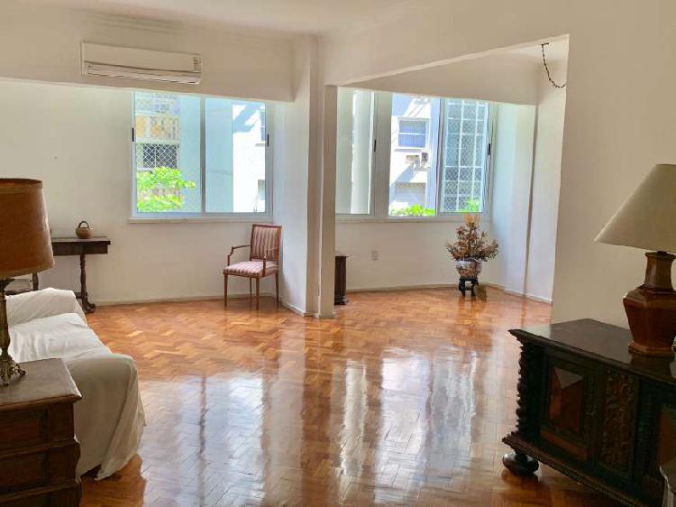 Apartamento em rua tradicional de Copacabana, original 3