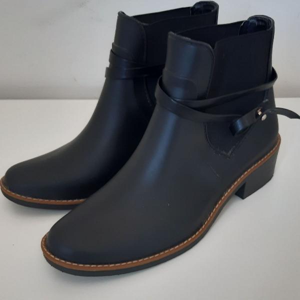 Bota Chelsea Colcci Tiras Preto