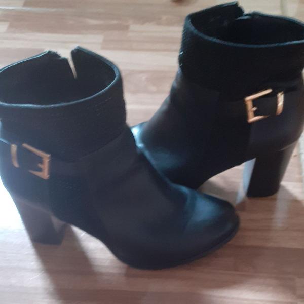 Bota com strass