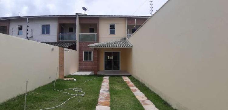Casa com 3 Quartos à Venda na Tamatanduba 105 m² por R$