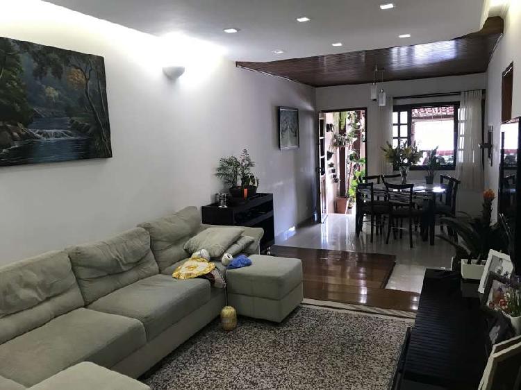 Casa para venda tem 140 metros quadrados com 3 quartos em