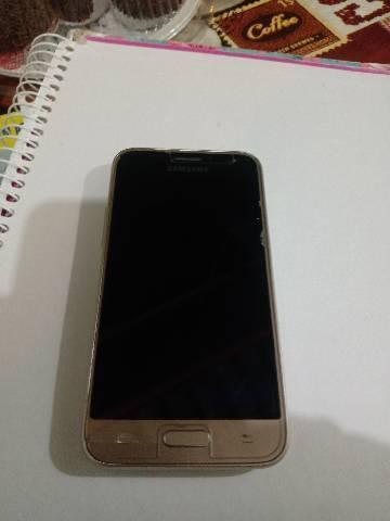 Celular J1
