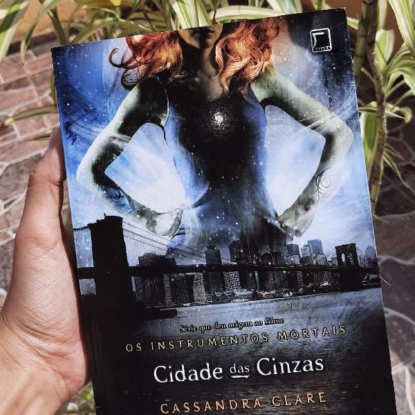 Os instrumentos mortais: Cidade das cinzas - Cassandra Clare