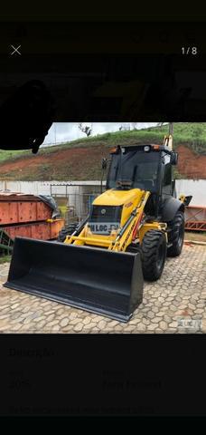 Retroescavadeira New Holland 2018