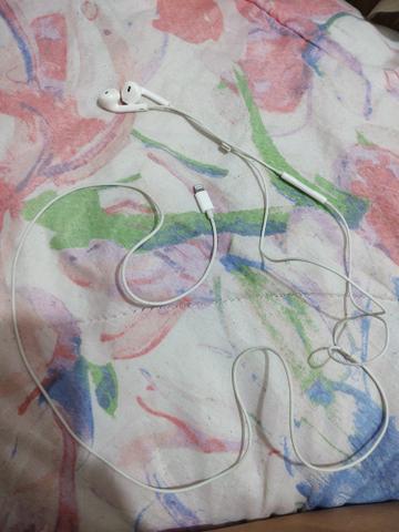 VENDO APPLE AerPods FONES DE OUVIDO com conector Lightning