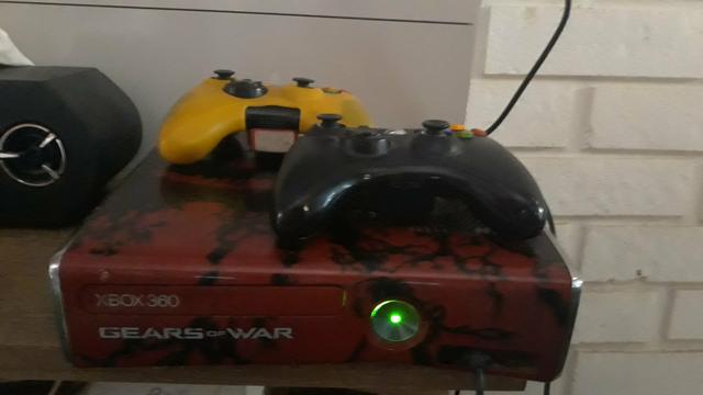 Vendo Xbox 360 slim (24 jogos dentro)