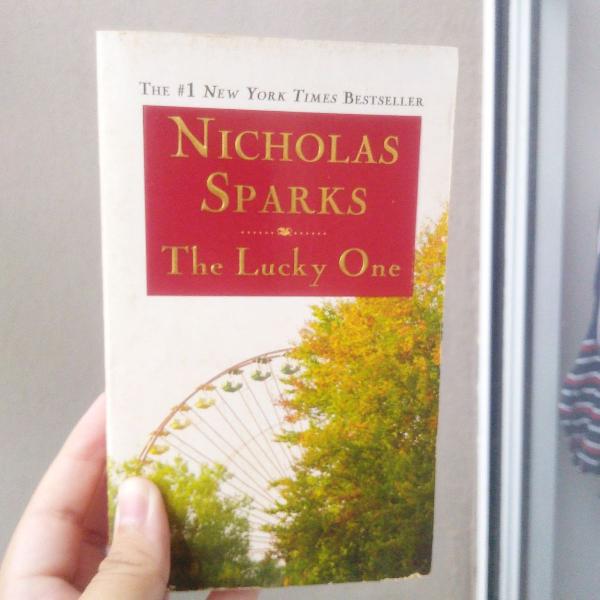 livro the lucky one/um homem de sorte, de nicholas sparks