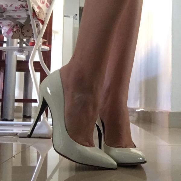 scarpin schutz branco